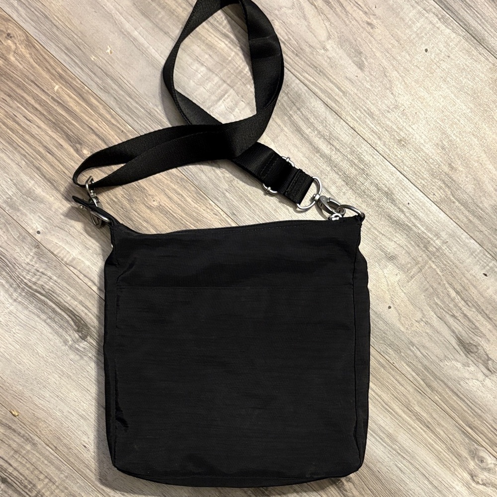 Baggallini Black Crossbody Bag - Picture 5 of 11
